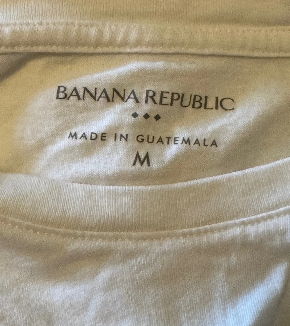 Banana Republic Men's Minimalist Wave & Sun Graphic T-Shirt - White Mens Medium